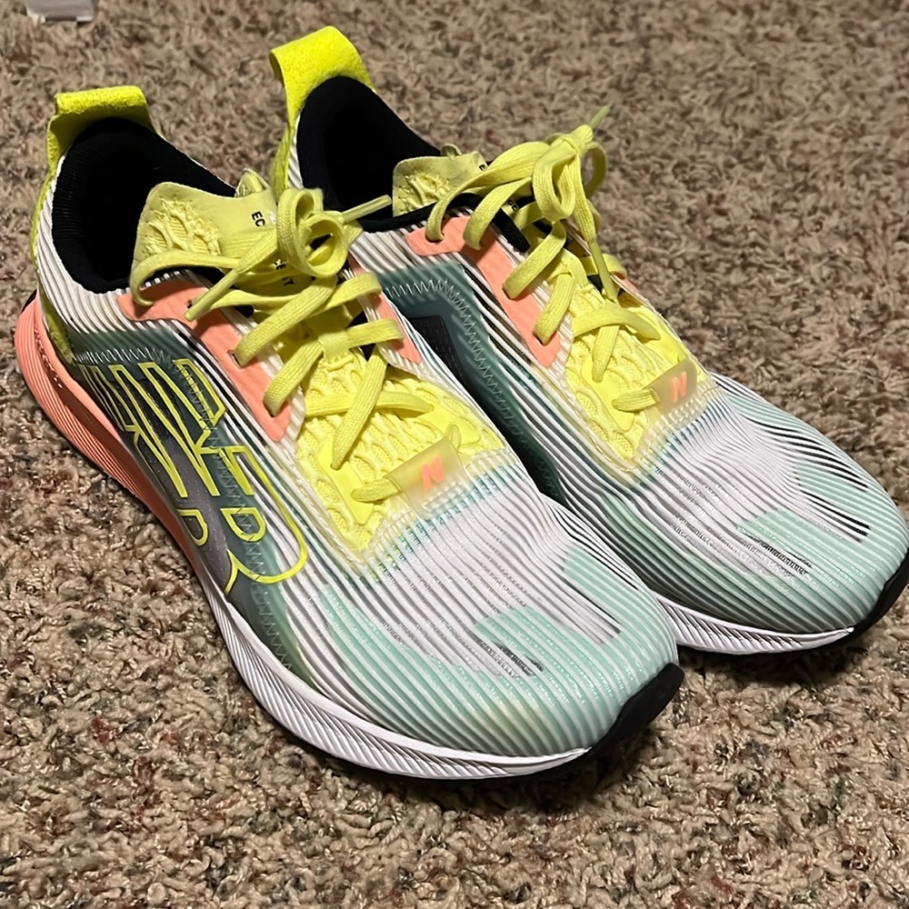 New Balance Fuel Cell Echolucent running shoes women’s 9